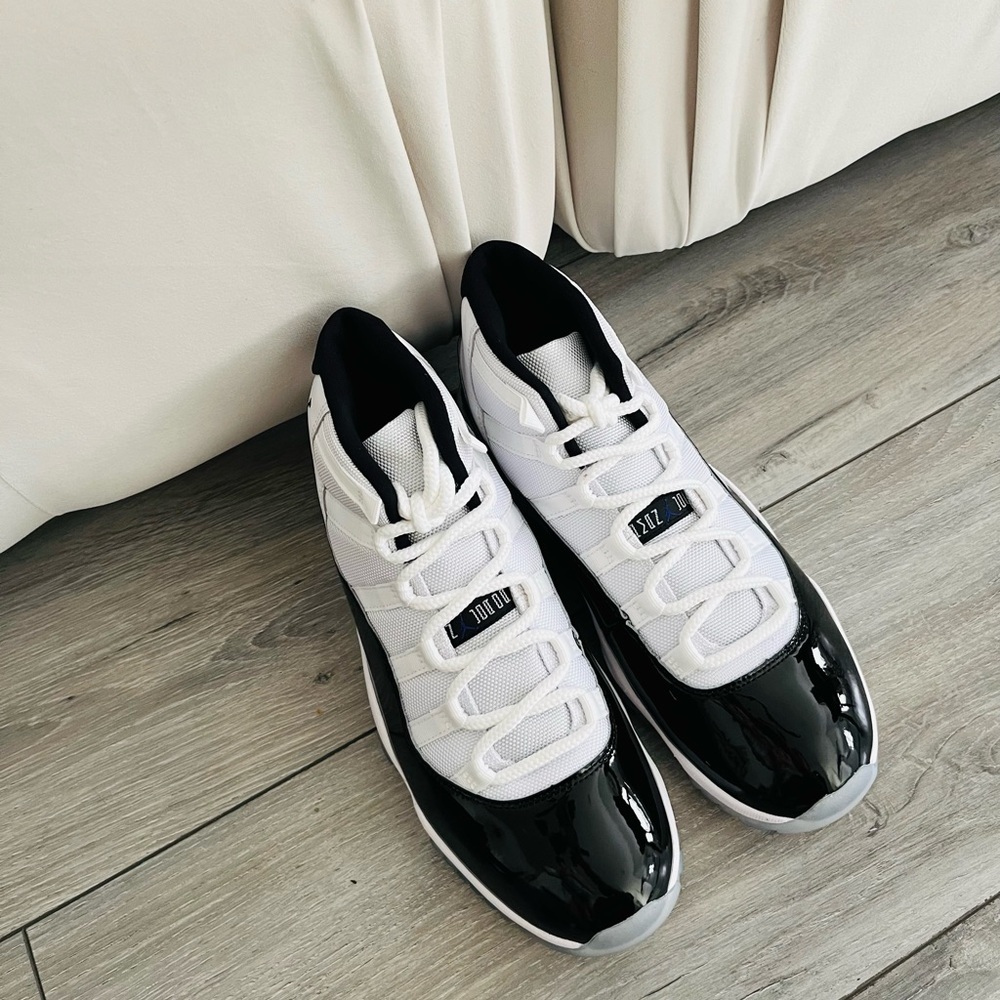 Air Jordan 11 Retro white n black concord 2018
